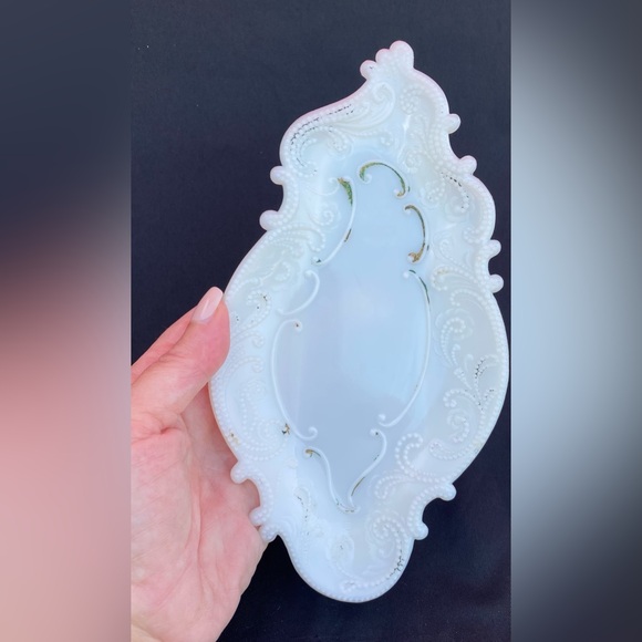 🤍🖤HP🖤🤍 Milk Glass Antique Victorian Dresser Pin Tray with Paisley Scroll Edging - Picture 6 of 10
